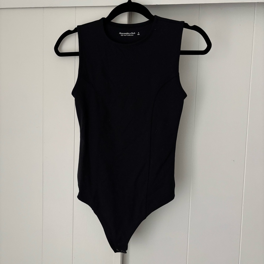 NWOT Abercrombie & Fitch Double-Layered Seamless Fabric Crew Tank Bodysuit Small